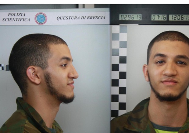 Anas el-Abboubi è invece il rapper bresciano di 23 anni, prima condannatopoi e assolto, che ora però combatte in Siria al fianco dell’Isis