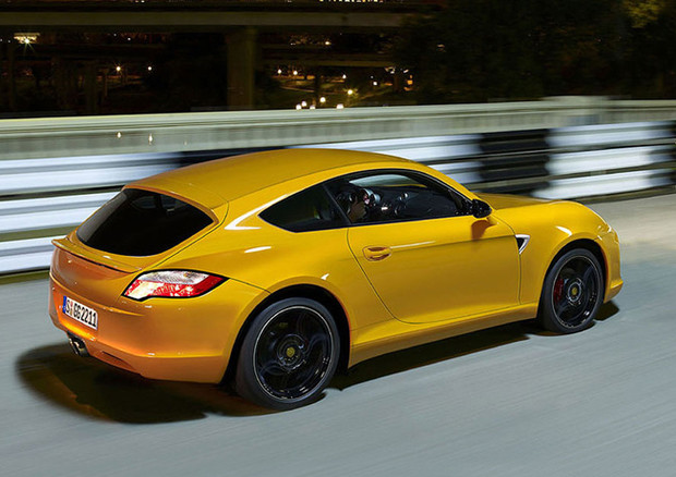 Porsche penserebbe a berlina elettrica per competere con Tesla -  Credit: Auto Motor Und Sport © ANSA
