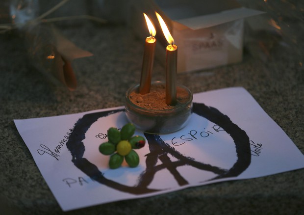 Un mese dopo le stragi, ecco come e' cambiata Parigi © AP