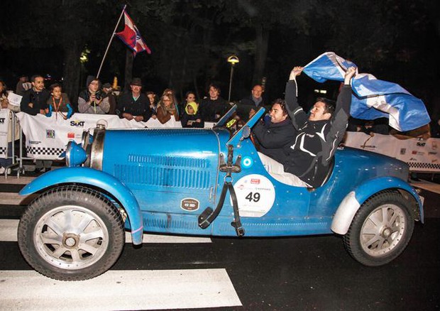 Mille Miglia, duo argentino su Bugatti batte coppia Brescia © ANSA