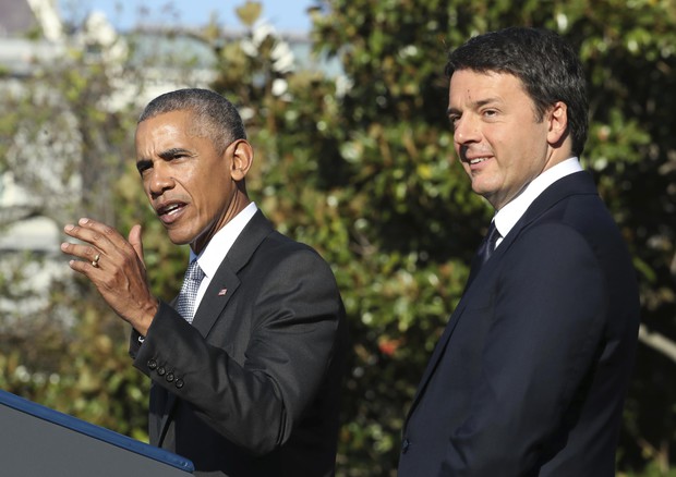 Obama a Renzi, noi fortunati, sposato due donne fantastiche (foto: AP)