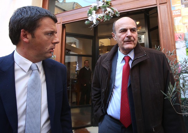 Matteo Renzi e Pierluigi Bersani in una foto d'archivio © ANSA