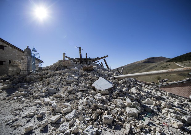 Alcuni abitazioni distrutte a Castelluccio di Norcia © ANSA