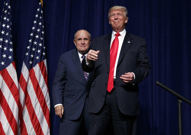 Donald Trump con Rudy Giuliani. Foto d'archivio (foto: AP)