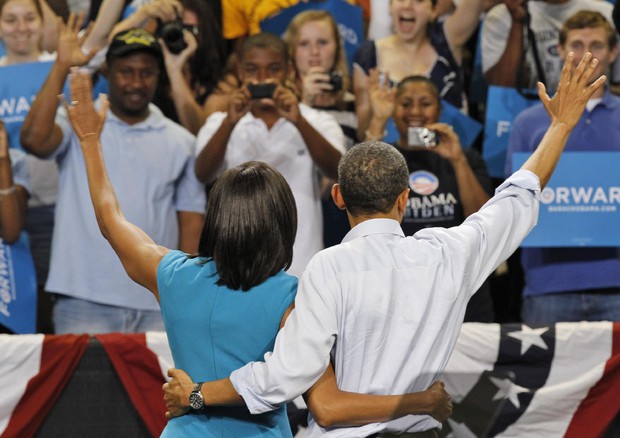 Barack e Michelle Obama durante un comizio nel 2012 (foto: ANSA)