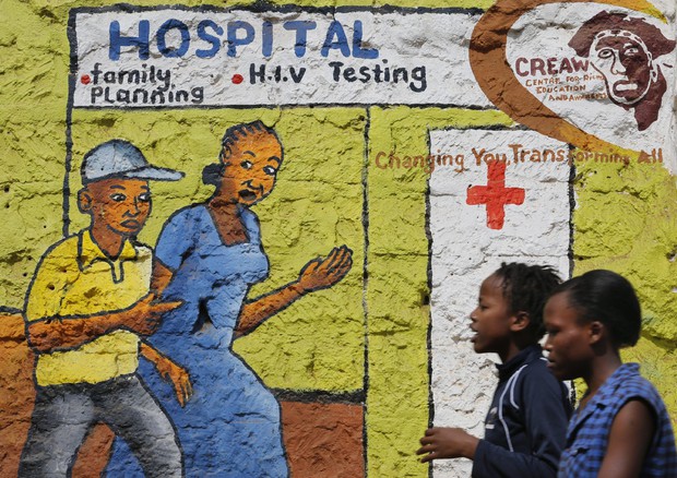 Un murales per World AIDS Day a Nairobi. Immagine d'archivio © EPA