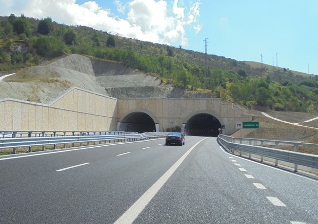 Sa-Rc, sarà prima autostrada per auto senza pilota © ANSA