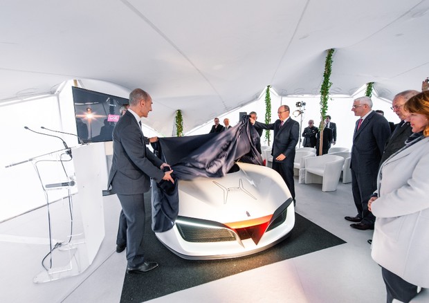 Principe Alberto di Monaco scopre Pininfarina H2 Speed © ANSA
