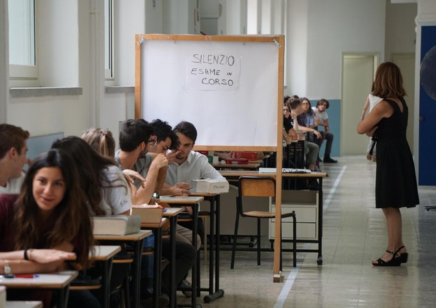Gli studenti si preparano per le prove scritte di italiano agli esami di maturit al liceo scientifico Giuseppe Mercalli a Napoli © ANSA