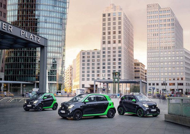 Smart a Parigi con premire internazionale di electric drive © US Mercedes Benz - Smart 