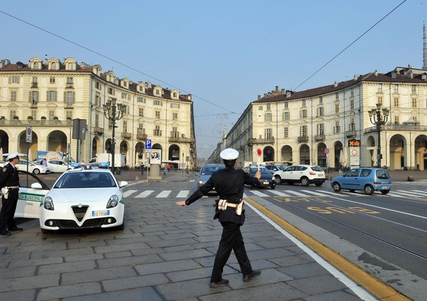 Smog: Torino, stop totale traffico dopo 20 giorni a 50 mcg © ANSA