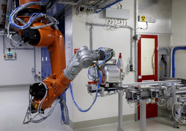 Le imprese utilizzano i robot © EPA