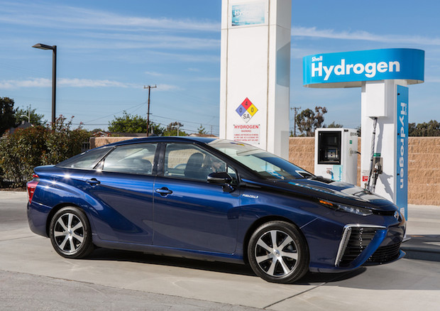 Toyota e Shell insieme per network distributori idrogeno © Toyota