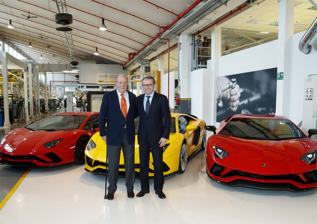 Juan Carlos di Spagna visita la sede della Lamborghini ...