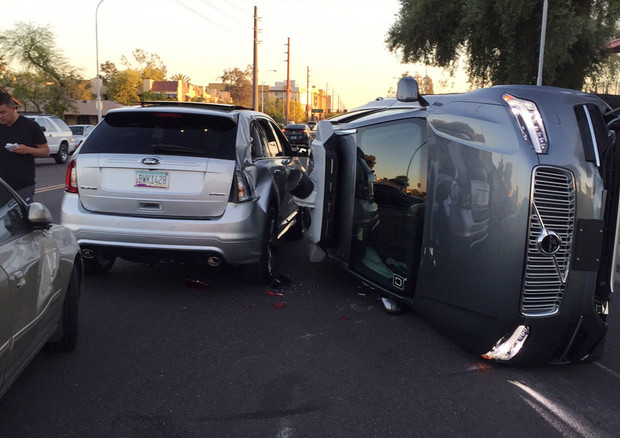 Uber sospende test auto senza pilota dopo incidente Arizona © Tempe Police Dpt.