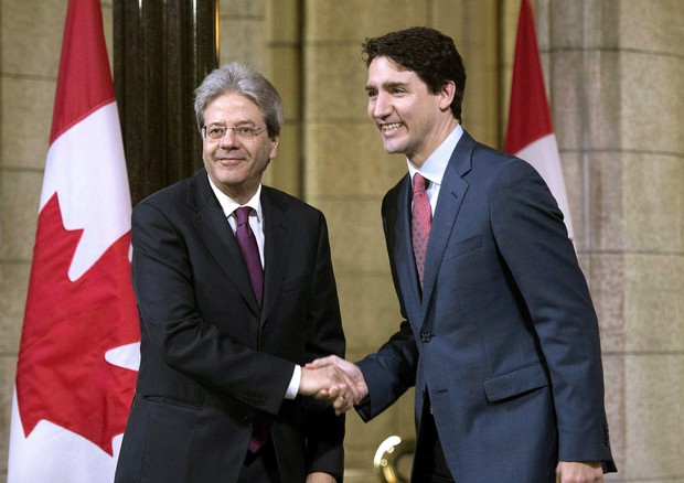 Paolo Gentiloni e Justin Trudeau (foto: AP)
