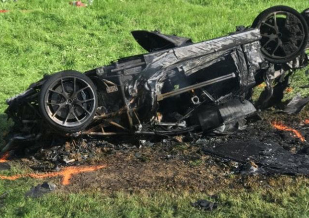 Hammond ex Top Gear distrugge supercar da 2,4 milioni euro © The Sun 