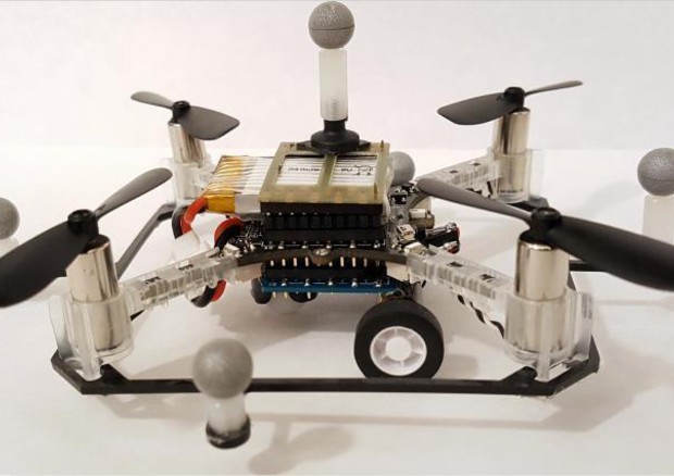 Il prototipo di uno dei droni multiuso costruiti nel Mit (fonte: Brandon Araki/MIT CSAIL) © Ansa