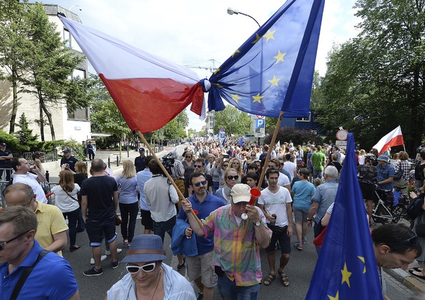 Ue minaccia sanzioni a Polonia, stato diritto a rischio (ANSA)