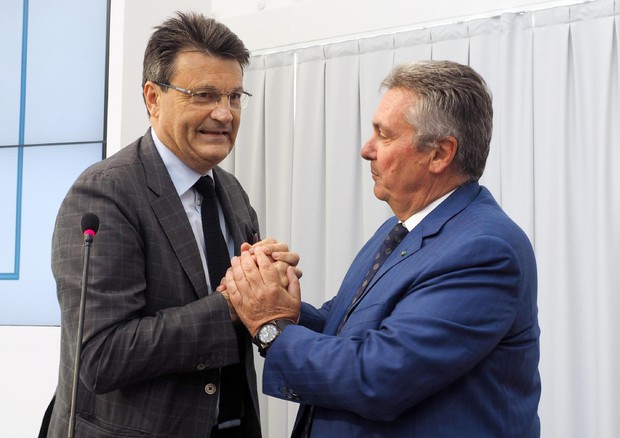 A sinistra Pietro Ferrari con il presidente uscente di Confindustria Emilia-Romagna, Maurizio Marchesini © ANSA