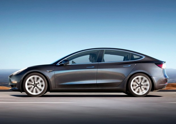 Tesla Model 3, finalmente al via in Usa consegne a clienti © Tesla Press