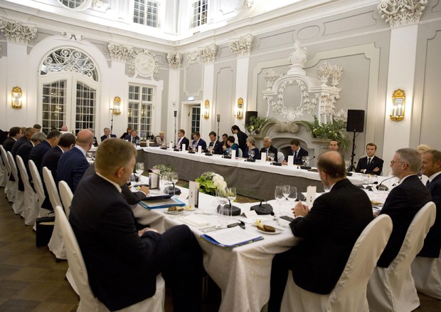 I leader a Tallinn cercano di delineare l'Ue del futuro (foto: EPA)