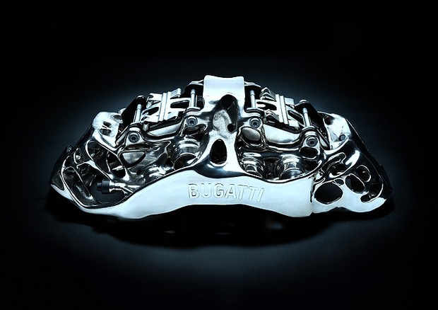 Bugatti realizza prima pinza freni in titanio con stampa 3-D © Bugatti Press