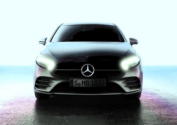 Ecco la fisionomia della inedita compatta Mercedes Classe A © Daimler Press