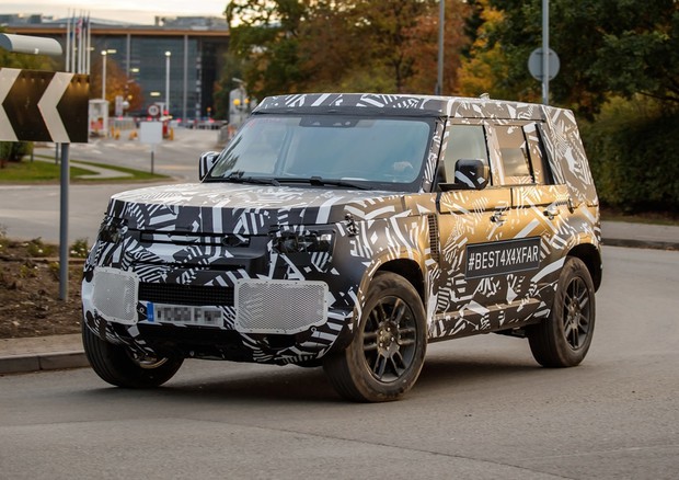 A differenza della precedente generazione, Land Rover Defender avrà scocca portante e ruote indipendenti © JLR Media