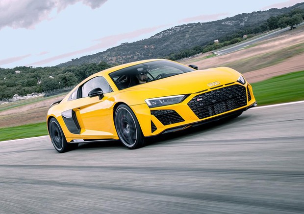 Dalla pista alla strada, nuova Audi R8 ha motori più potenti © Audi Press