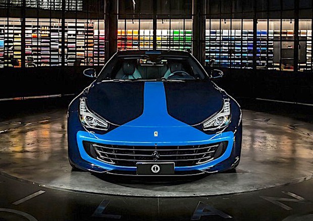 E' Ferrari Azzurra l'ultima creazione di Lapo Elkann © Garage Italia Customs