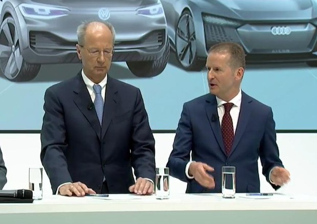 Herbert Diess (a destra) nuovo CEO Gruppo Volkswagen © ANSA