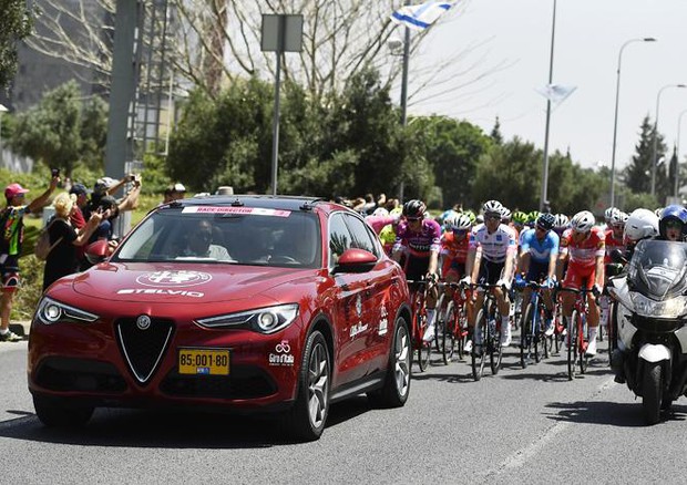 Alfa Romeo per la prima volta auto ufficiale Giro d'Italia © FCA Press