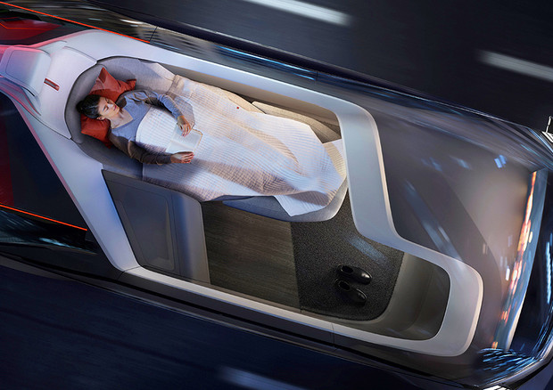 Elettrica e a guida autonoma, la concept Volvo 360C  trasporta e fa dormire 2 persone come nella prima classe di un aereo © Volvo Cars media