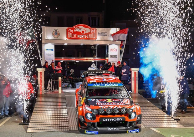 WRC, Citroen parte bene nelle prove notturne. Ogier secondo © ANSA
