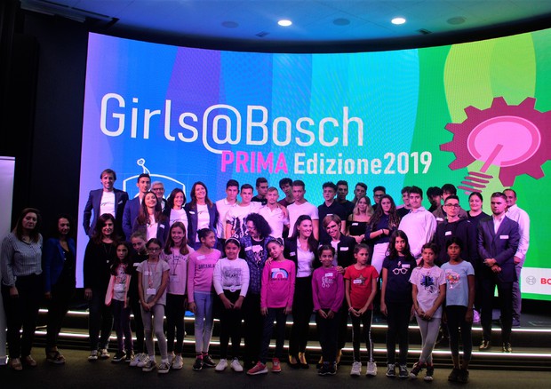 girls@Bosch, bimbe a scuola per imparare a costruire robot © ANSA