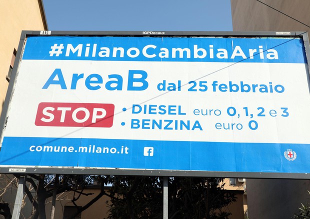 Smog: a Milano debutta Area B, stop ad auto pi inquinanti © ANSA