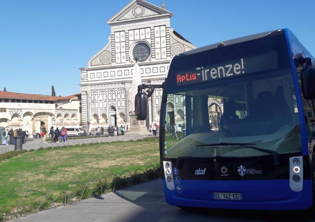 A Firenze sperimentazione bus elettrico di 12 metri © Ansa