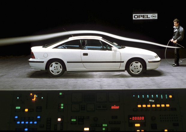 Opel Calibra, 30 anni nasceva la coupè dall'animo sportivo © ANSA