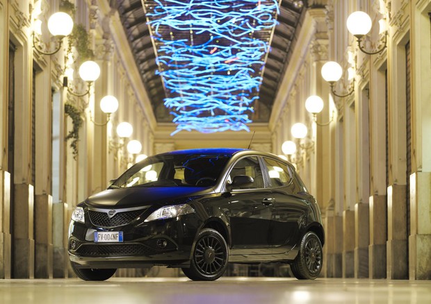 Lancia Ypsilon Black and Noir, la perfetta fashion city car © FCA Press 