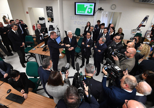 Il presidente della Repubblica Sergio Mattarella visita l'ANSA © 