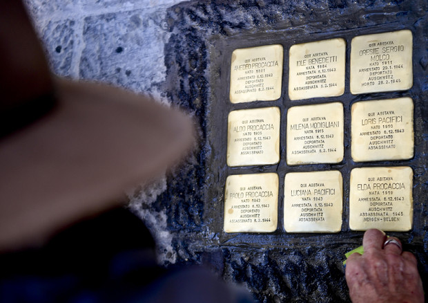 Giorno memoria: Napoli, pietre d'inciampo per vittime © 