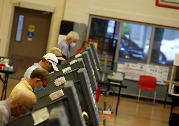 Il voto anticipato in Texas (foto: EPA)