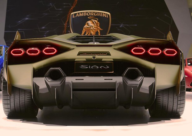 Lamborghini Aventador in futuro V12 diventerà ibrido plug-in - Prove e  Novità 