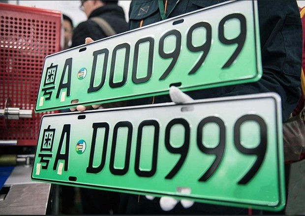 Cina sostiene mercato auto liberalizzando rilascio targhe - Attualità 