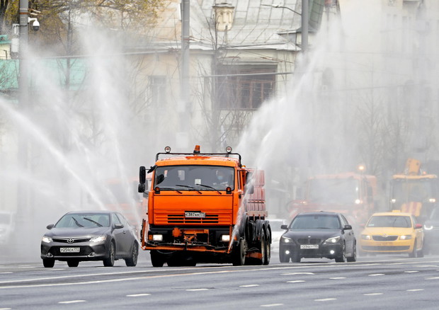 Operazioni di sanificazione a Mosca © EPA