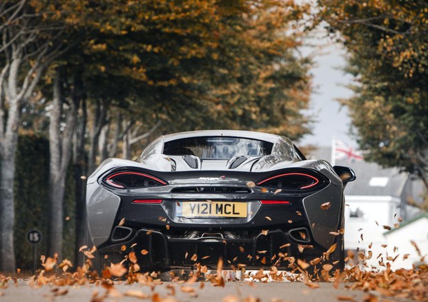 McLaren pensa a supercar alimentata con carburante sintetico © McLaren
