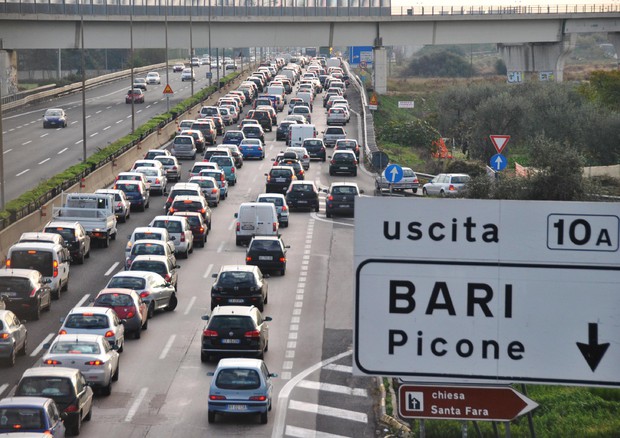 5G: a Bari sperimentazione anti-traffico e app per parcheggi © ANSA
