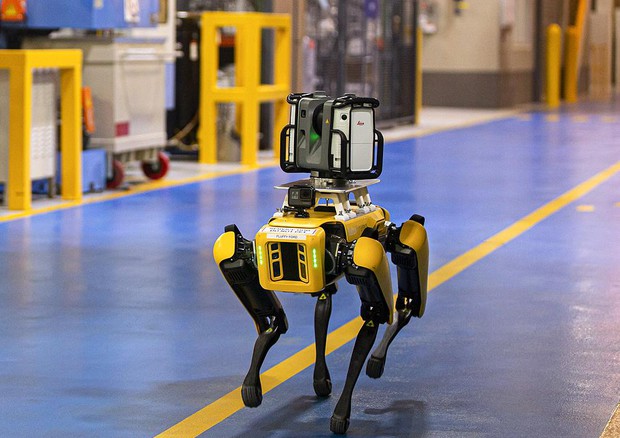 Ford, due robot a 4 zampe al lavoro nella fabbrica Van Dyke © Ford US Media