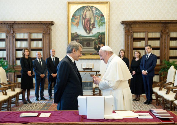 Sassoli incontra Papa Francesco (foto: Ansa)